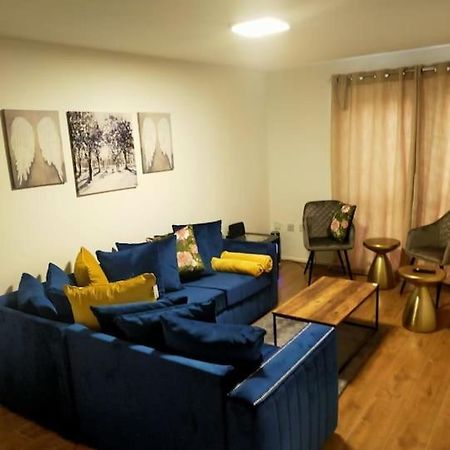 Appartamento Impeccable 2-Bed House Londra Esterno foto