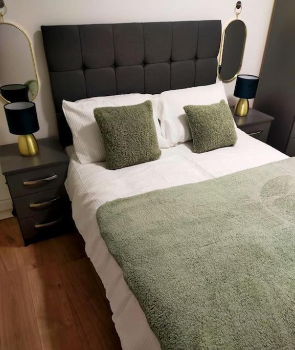 Appartamento Impeccable 2-Bed House Londra Esterno foto