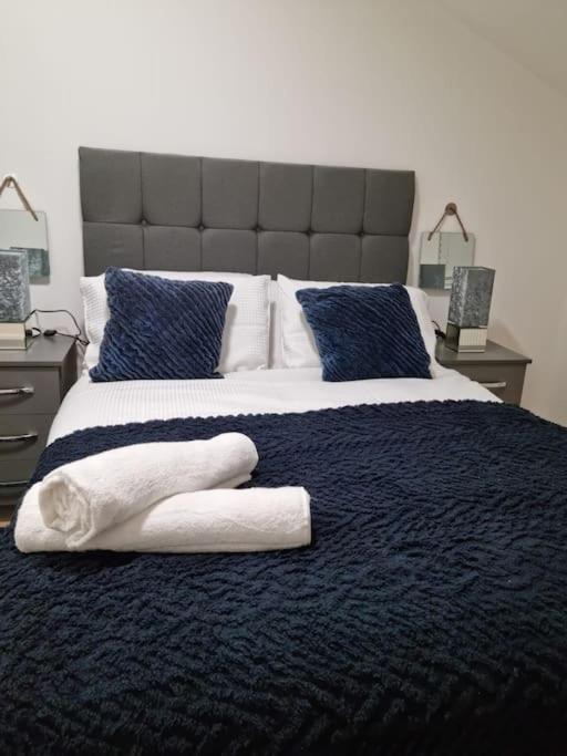 Appartamento Impeccable 2-Bed House Londra Esterno foto