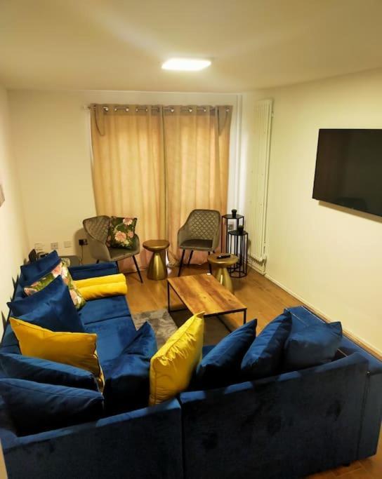 Appartamento Impeccable 2-Bed House Londra Esterno foto