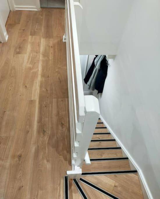 Appartamento Impeccable 2-Bed House Londra Esterno foto