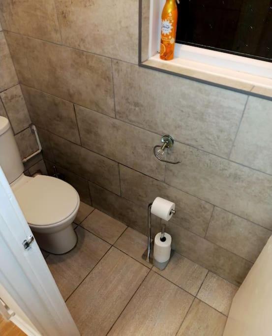 Appartamento Impeccable 2-Bed House Londra Esterno foto