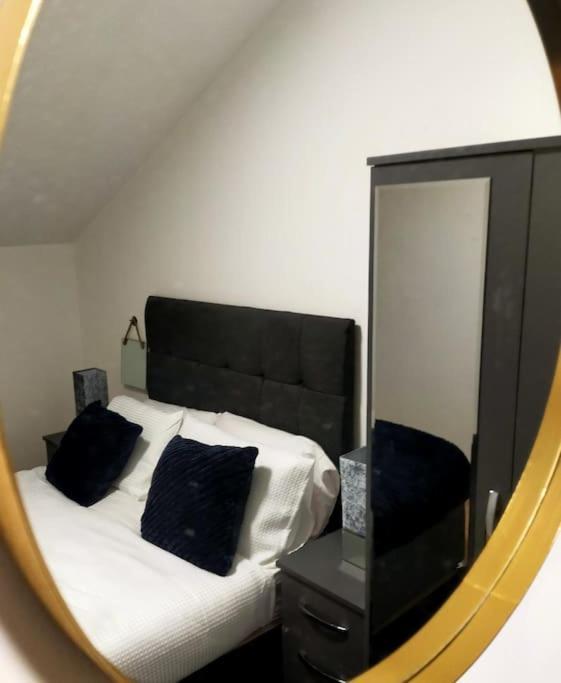 Appartamento Impeccable 2-Bed House Londra Esterno foto