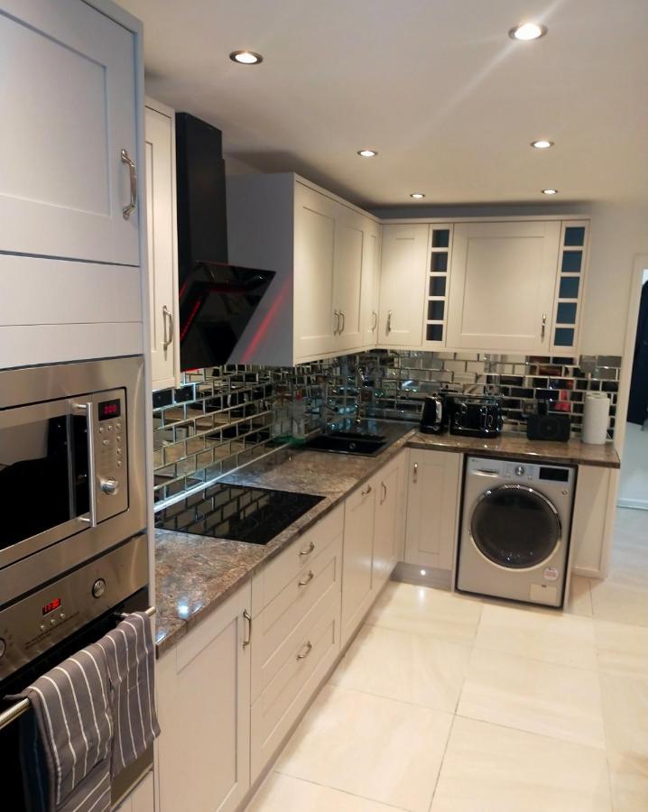 Appartamento Impeccable 2-Bed House Londra Esterno foto